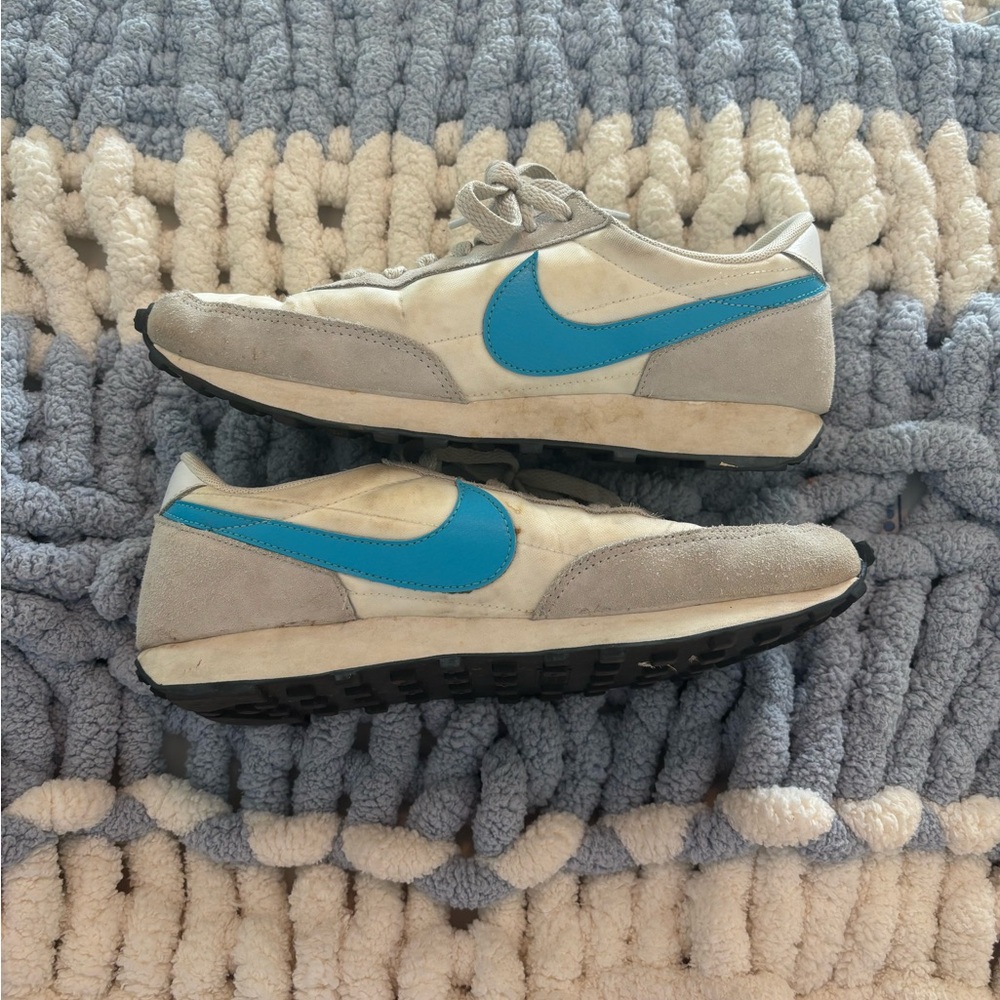 blue nike shoes